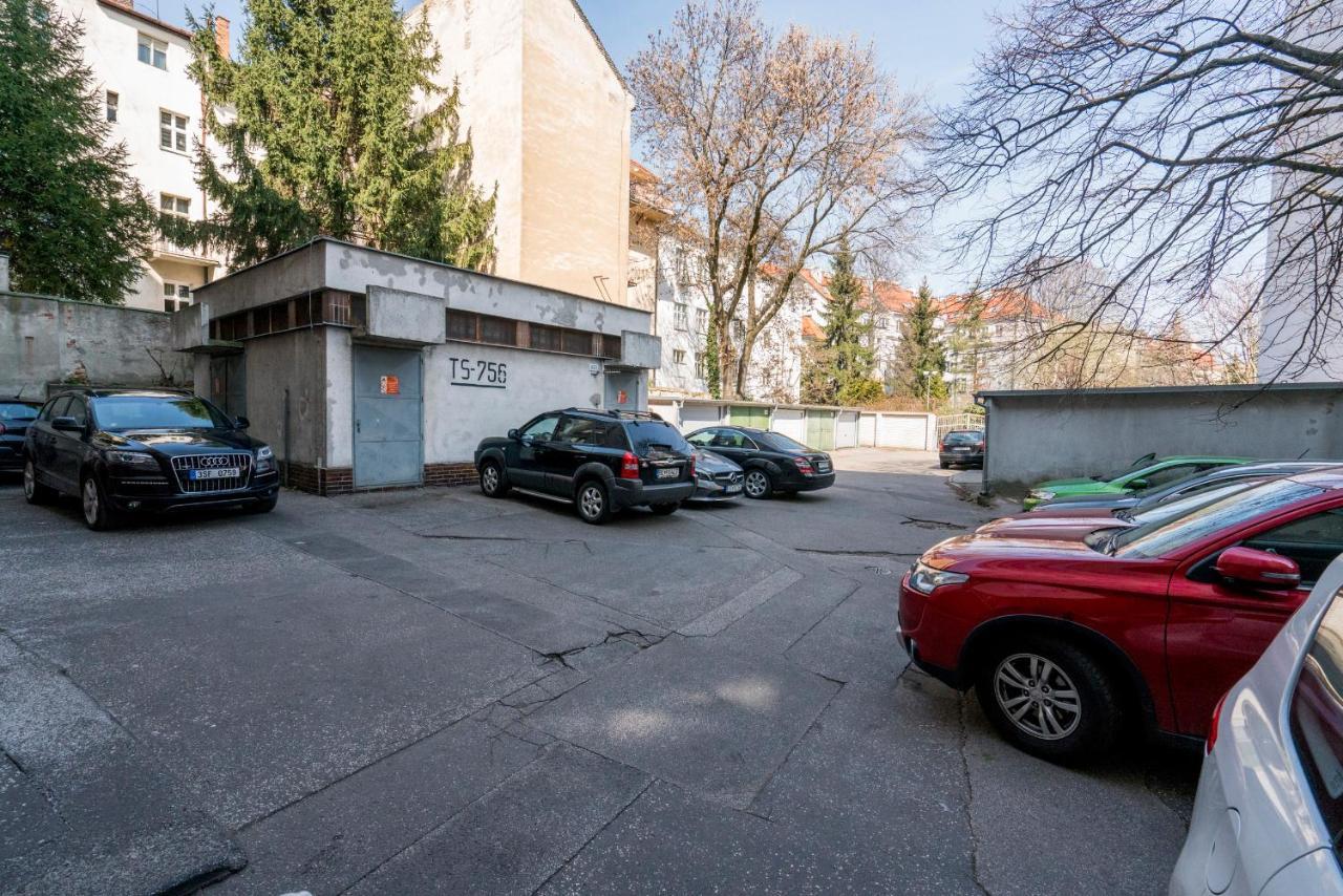 Stylish Centrally Located 1Br Apartment With Parking Bratislava Eksteriør bilde